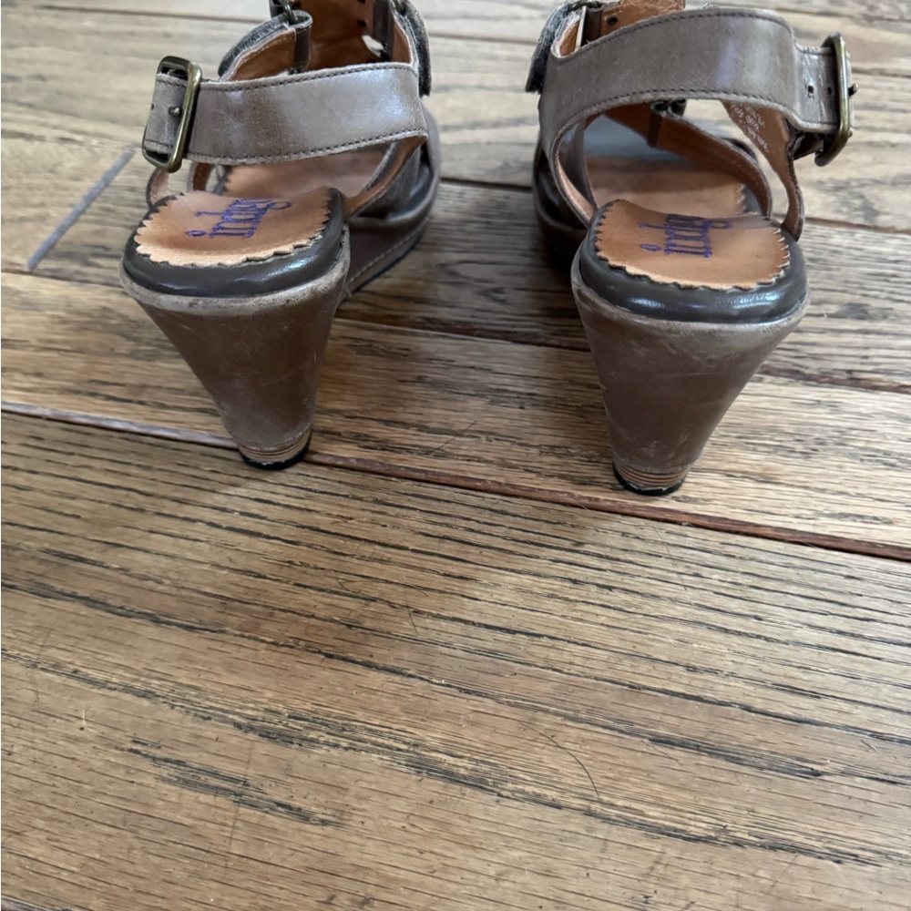 Clarks Indigo Leather Wedge Sandals EUC - Picture 9 of 14